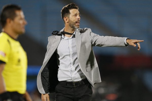 Liverpool (Uruguay) coach Jorge Bava during the match on April 6, 2023