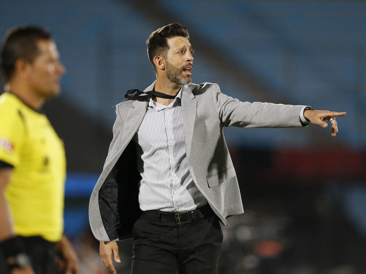 Liverpool (Uruguay) coach Jorge Bava during the match on April 6, 2023